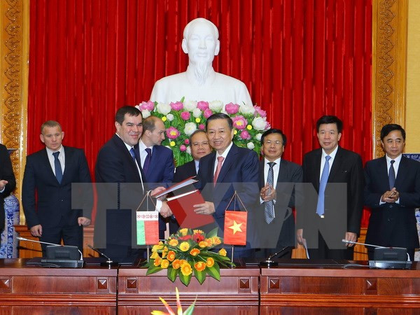 Vietnam, Belarus sign MoU on public security personnel exchange ảnh 1