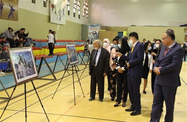 Photo exhibition marks anniversary of Vietnam-Algeria diplomatic ties ảnh 1 Photo exhibition marks anniversary of Vietnam-Algeria diplomatic ties ảnh 1