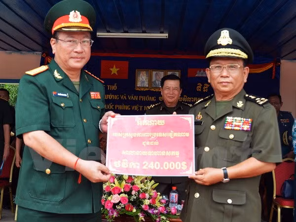 Vietnam’s defence ministry assists Cambodia’s officer training ảnh 1