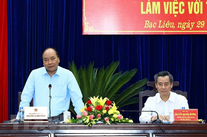 PM urges Bac Lieu to focus on high-tech shrimp farming ảnh 1