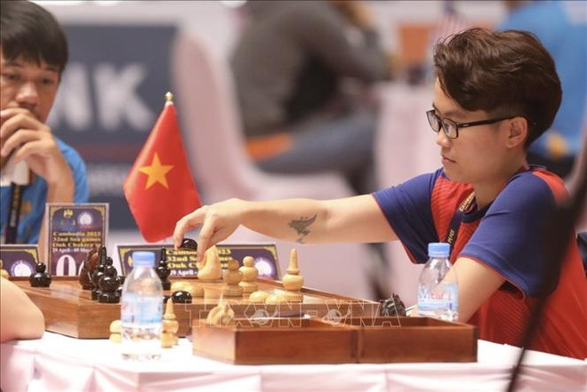 SEA Games 32: Vietnam bag first gold medal ảnh 2