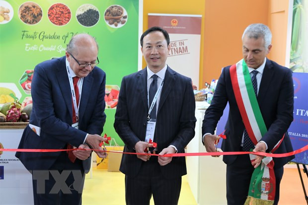 Vietnam showcases farm produce at Macfrut trade fair in Italy ảnh 1 Vietnam showcases farm produce at Macfrut trade fair in Italy ảnh 1