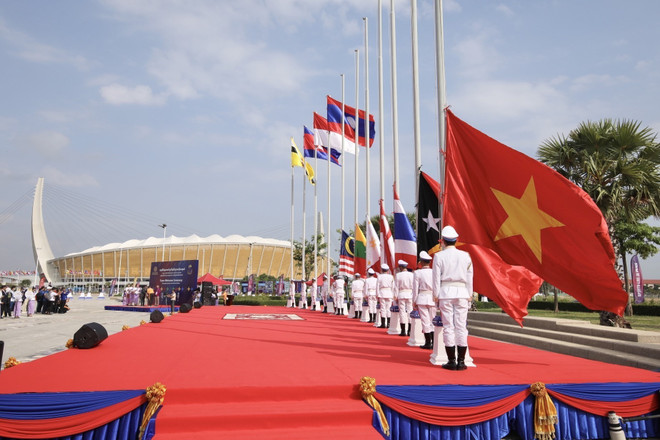 Team Vietnam attend SEA Games flag-raising ceremony ảnh 1