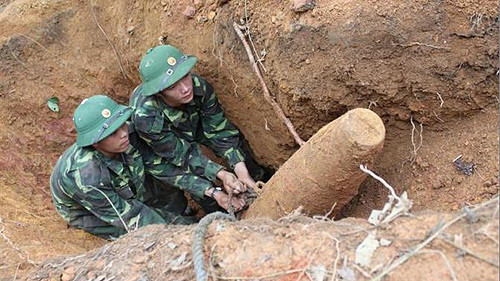 Wartime bomb safely detonated in Bac Lieu ảnh 1