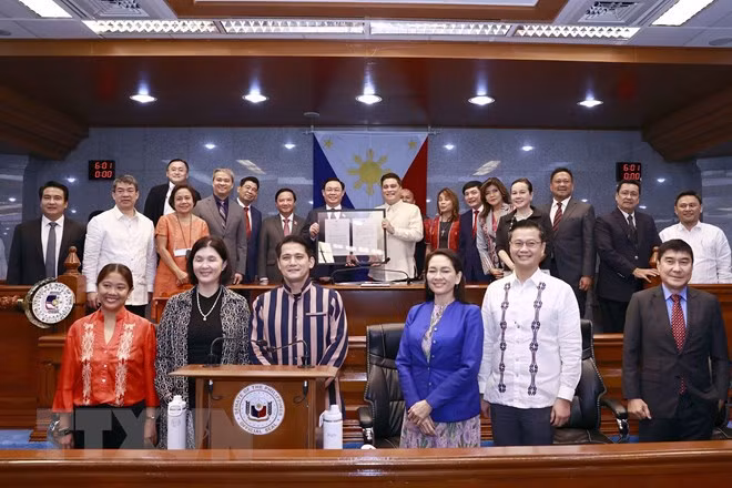 Philippine Senate passes resolution on strengthening parliamentary ties with Vietnam ảnh 1
