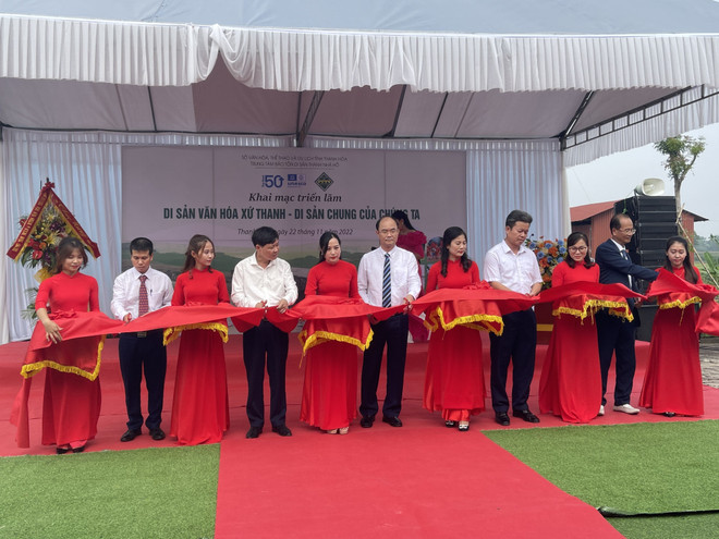 Exhibition highlights precious documents of Ho Dynasty Citadel ảnh 1