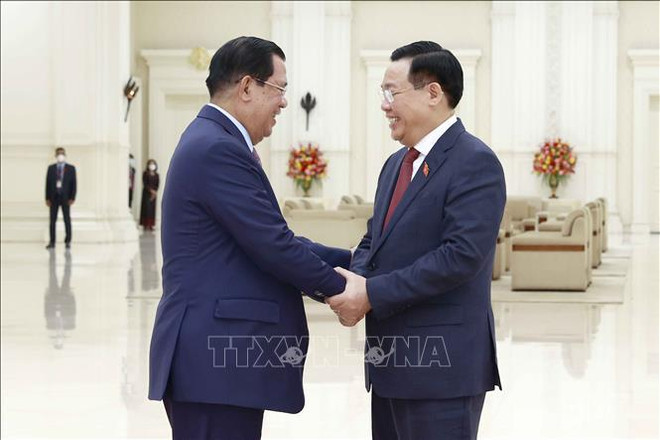 National Assembly Chairman meets Cambodian Prime Minister ảnh 1 National Assembly Chairman meets Cambodian Prime Minister ảnh 1