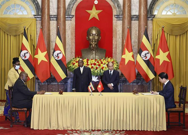 Welcome ceremony held for Ugandan President ảnh 3 Welcome ceremony held for Ugandan President ảnh 3