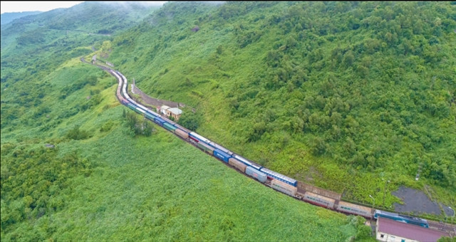 Railway through Hai Van Pass needs 53.5 million USD for upgrade ảnh 1