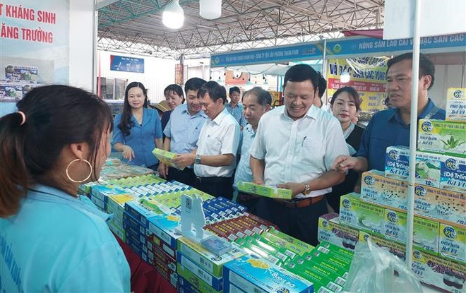 Hanoi launches OCOP product, safe farm produce fair ảnh 2