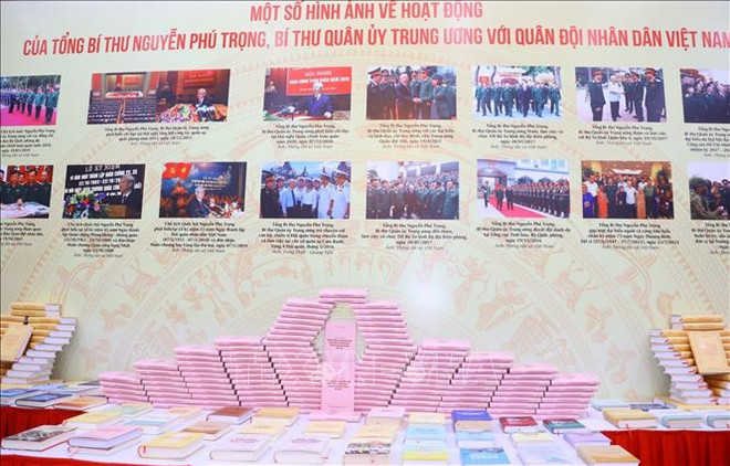 Party leader’s book on military policy holds decisive importance to national peace, development ảnh 1 Party leader’s book on military policy holds decisive importance to national peace, development ảnh 1