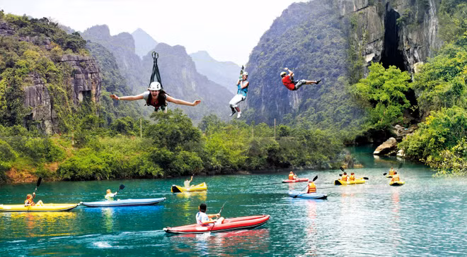 Kayak club debuts in Da Nang ảnh 1