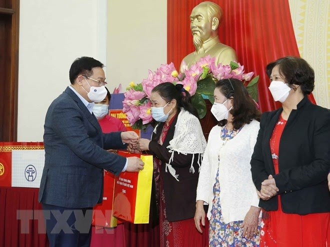NA leader attends great unity festival in Hanoi’s Quan Thanh ward ảnh 1