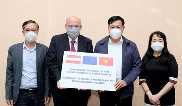Vietnam receives 50,000 doses of COVID-19 vaccine from Austria ảnh 2