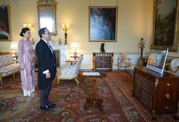 Vietnamese Ambassador presents credentials to Queen Elizabeth II ảnh 1 Vietnamese Ambassador presents credentials to Queen Elizabeth II ảnh 1