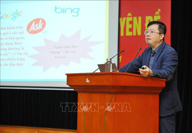 Official calls for internal codes of conduct on social media use ảnh 2