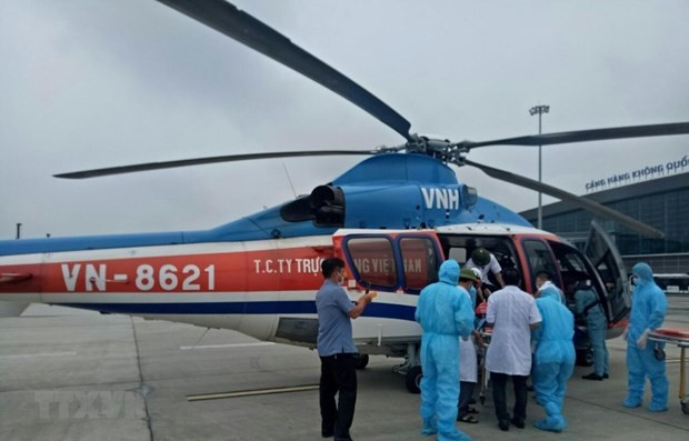Emergency flight carries patient from Song Tu Tay island to mainland for timely treatment ảnh 1 Emergency flight carries patient from Song Tu Tay island to mainland for timely treatment ảnh 1