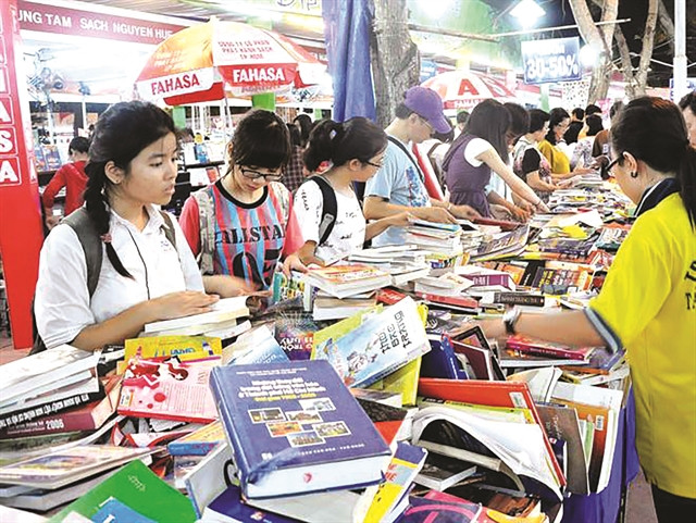 Christmas book fair opens in HCM City ảnh 1 Christmas book fair opens in HCM City ảnh 1