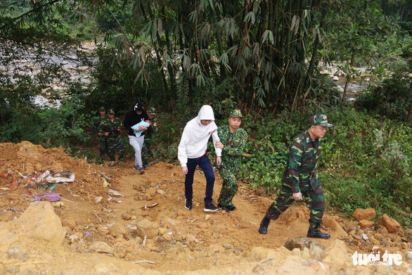 Two Chinese men detained for smuggling baby ảnh 1 Two Chinese men detained for smuggling baby ảnh 1