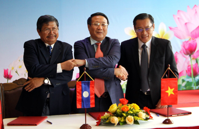 Border provinces of Vietnam, Laos tighten control of migration ảnh 1