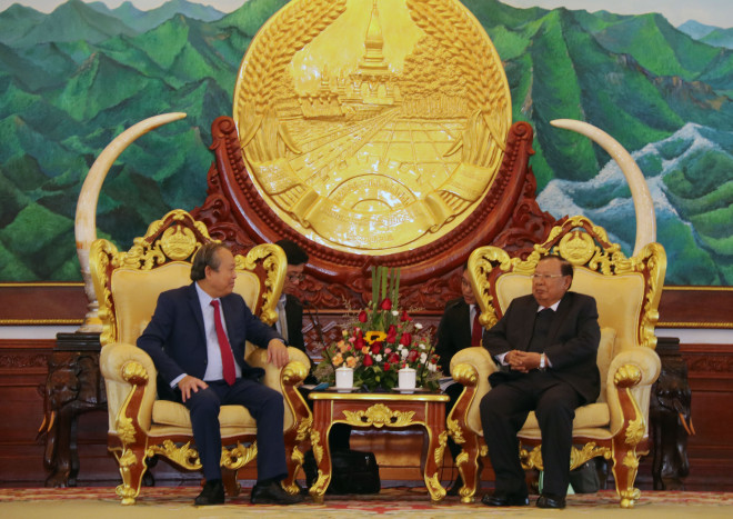 Deputy PM Truong Hoa Binh meets with Lao top leaders ảnh 1 Deputy PM Truong Hoa Binh meets with Lao top leaders ảnh 1