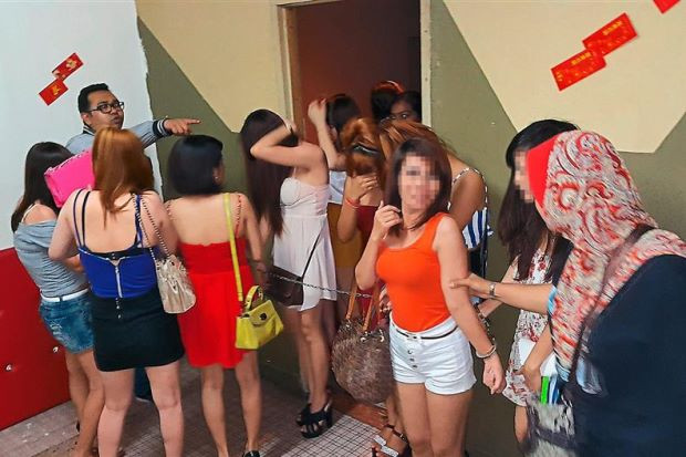 Malaysian police arrest 56 foreign women in raid ảnh 1