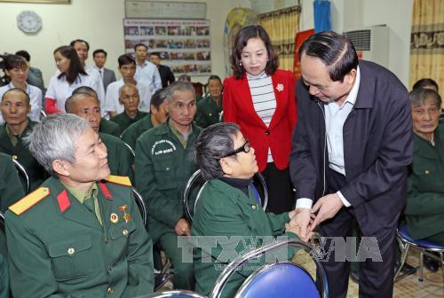 President visits wounded soldiers in Ninh Binh ảnh 1