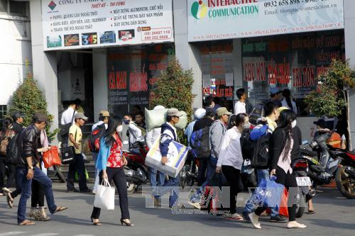 Low Tet bonuses stop workers from going home ảnh 1 Low Tet bonuses stop workers from going home ảnh 1