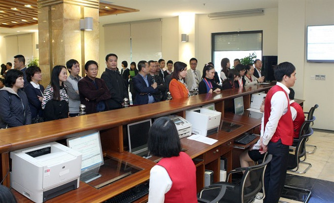 Markets pulled down by banks ảnh 1