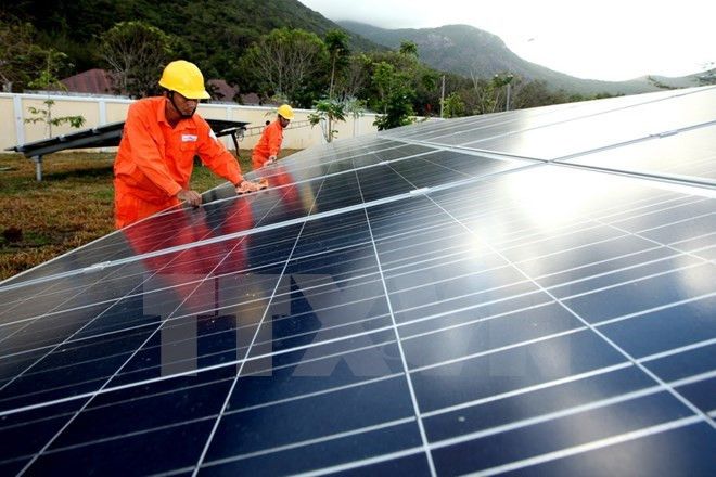 Foreign investment flows into solar energy ảnh 1