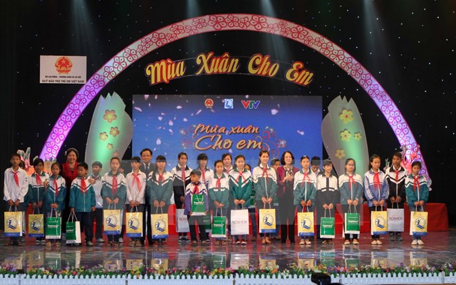 “Spring for Children” programme to give poor children warmer Tet ảnh 1 “Spring for Children” programme to give poor children warmer Tet ảnh 1