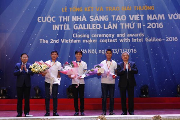 Students design intelligent wheelchair ảnh 1