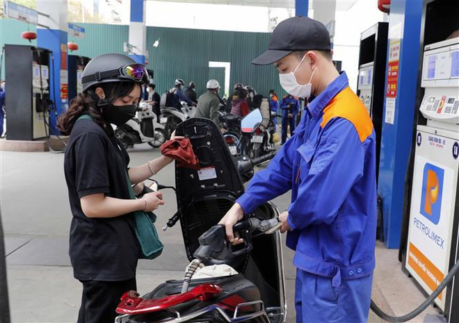 Petrol prices down after seven consecutive increases ảnh 1 Petrol prices down after seven consecutive increases ảnh 1