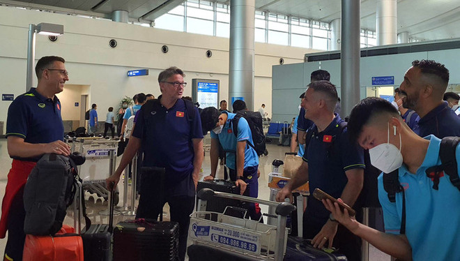 SEA Games 32: Vietnam's U22 football team arrive in Cambodia ảnh 2