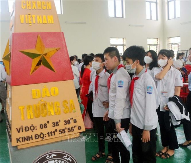 Ha Nam exhibition features Vietnam’s sovereignty over Hoang Sa, Truong Sa ảnh 1 Ha Nam exhibition features Vietnam’s sovereignty over Hoang Sa, Truong Sa ảnh 1