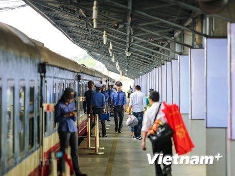 Transport firms prepare for increasing travel demand during long holidays ảnh 2