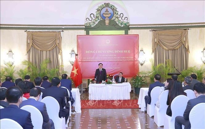 NA Chairman meets Vietnamese community in Cuba ảnh 2