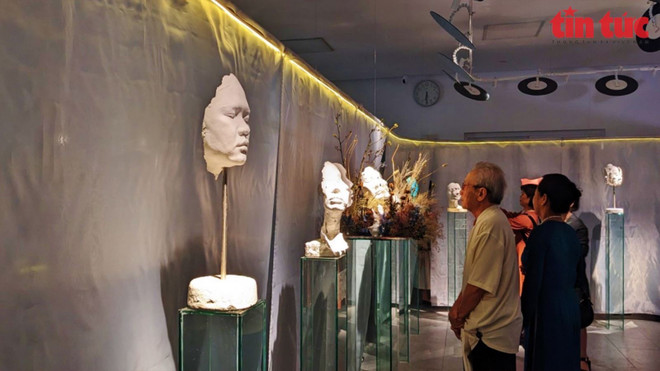 Exhibition features inspiring Vietnamese, Italian women ảnh 2