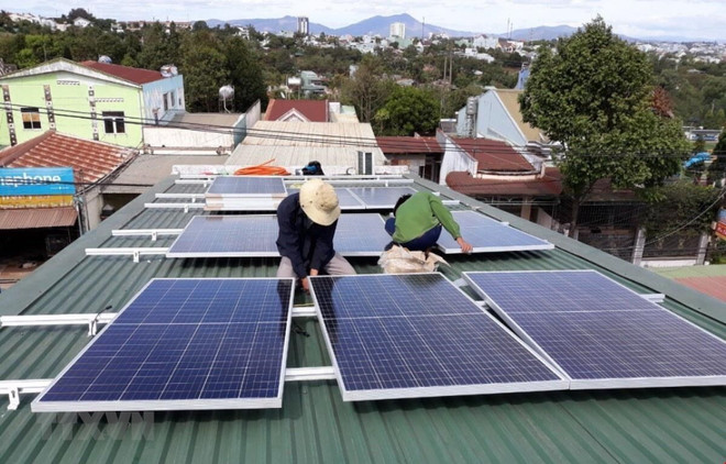 Over 1,600 households install roof-top solar power system in July ảnh 1 Over 1,600 households install roof-top solar power system in July ảnh 1