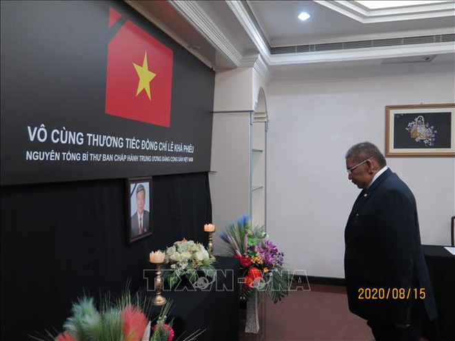 Vietnamese embassies in Brunei, Bangladesh hold services for former Party leader ảnh 2 Vietnamese embassies in Brunei, Bangladesh hold services for former Party leader ảnh 2