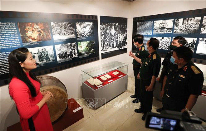 Valuable exhibits put on show on anniversary of August Revolution ảnh 1