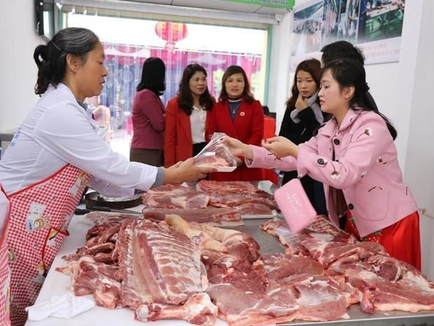 Climbing pork prices push November CPI up 0.96 percent ảnh 1
