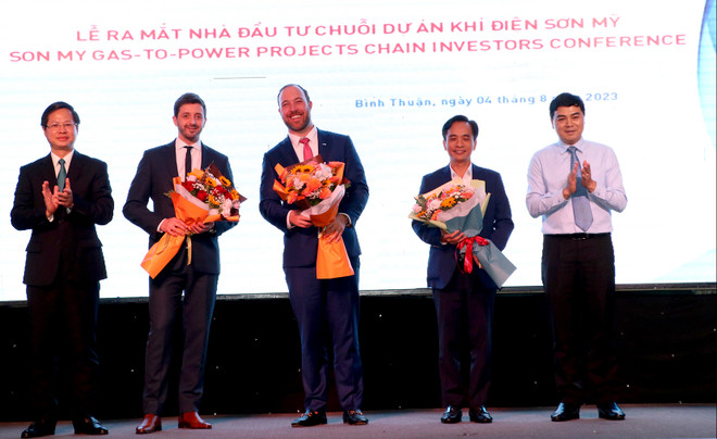Investors of Son My gas-electricity chain projects make debut ảnh 1 Investors of Son My gas-electricity chain projects make debut ảnh 1