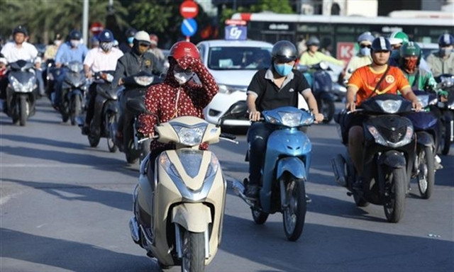 Hot weather to continue scorching northern and central Vietnam ảnh 1