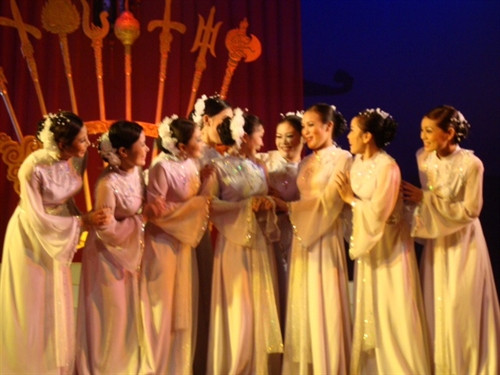 Vinh Long launches hat boi shows for tourists ảnh 1