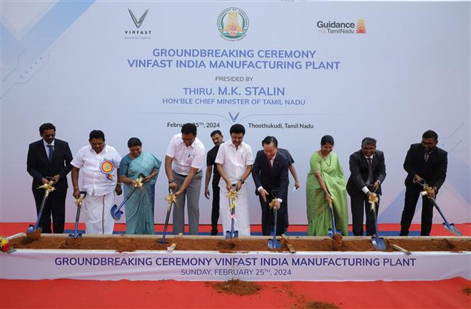 VinFast breaks ground its first integrated EV facility in India ảnh 1