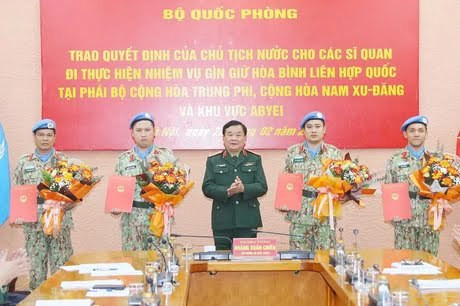 Four Vietnamese officers to depart for UN peacekeeping missions ảnh 1 Four Vietnamese officers to depart for UN peacekeeping missions ảnh 1