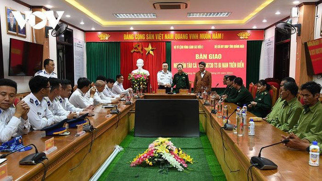 Seven fishermen in distress saved off Quang Nam’s coast ảnh 1 Seven fishermen in distress saved off Quang Nam’s coast ảnh 1
