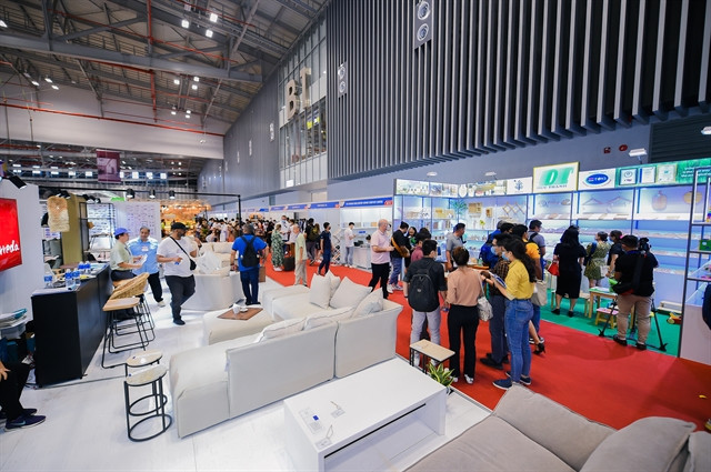 Wood furniture, handicrafts exports show recovery signs, but challenges persist ảnh 1 Wood furniture, handicrafts exports show recovery signs, but challenges persist ảnh 1