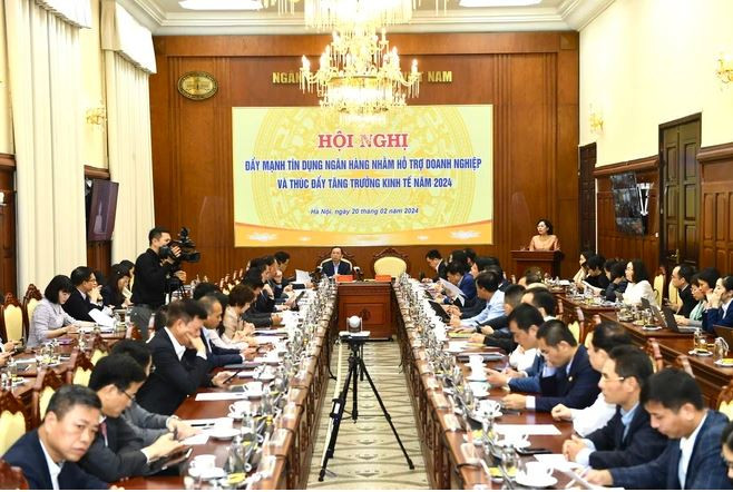 Central bank governor wants banks to moderate credit risk ảnh 2 Central bank governor wants banks to moderate credit risk ảnh 2
